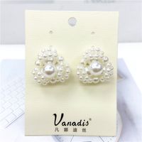 Baroque Inlaid Pearl Simple Flower Earrings main image 3