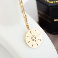 Geometric Round Flower Pendant Necklace Simple Korean Titanium Steel Necklace Wholesale main image 4