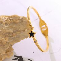 Modisches Fünfzackiges Stern-sprungschnallenarmband Titanstahl 18k Vergoldetes Armband main image 1
