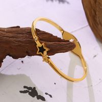 Modisches Fünfzackiges Stern-sprungschnallenarmband Titanstahl 18k Vergoldetes Armband main image 4