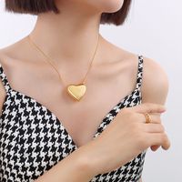 Fashion Peach Heart Necklace Female Light Luxury Titanium Steel Clavicle Chain Wholesale main image 3