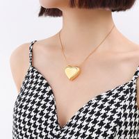 Fashion Peach Heart Necklace Female Light Luxury Titanium Steel Clavicle Chain Wholesale main image 4