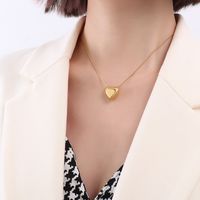 Fashion Peach Heart Necklace Female Light Luxury Titanium Steel Clavicle Chain Wholesale main image 5