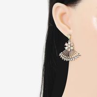 Diamond-studded Geometric Personality Female Retro Stud Earrings main image 3