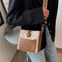 Niche Design Women's Autumn And Winter 2021 New Trendy Wide Shoulder Strap Messenger Bag main image 1