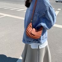 Women's Pu Leather Geometric Basic Quilted Semicircle Zipper Crossbody Bag Saddle Bag sku image 2