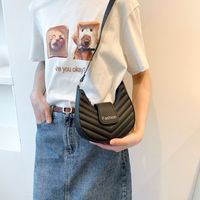 Women's Pu Leather Geometric Basic Quilted Semicircle Zipper Crossbody Bag Saddle Bag sku image 4