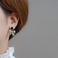 Fashion Bow Knot Alloy Inlay Artificial Pearls Rhinestones Women's Drop Earrings 1 Pair main image 5