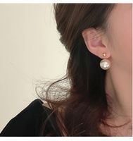 Elegante Geométrico Aleación Embutido Perlas Artificiales Mujeres Aretes 1 Par main image 1
