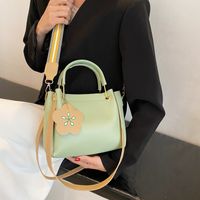 Women's Medium Summer Pu Leather Solid Color Flower Fashion Bucket Zipper Tote Bag main image 1