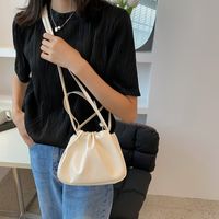 Femmes Petit Faux Cuir Couleur Unie Mode Seau Chaîne De Caractères Sac Bandoulière main image 4