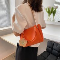 Women's Medium Summer Pu Leather Solid Color Flower Fashion Bucket Zipper Tote Bag main image 2