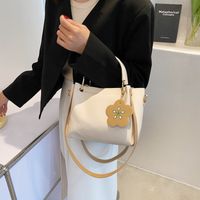 Women's Medium Summer Pu Leather Solid Color Flower Fashion Bucket Zipper Tote Bag main image 3