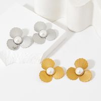 Elegant Stripe Shell Stainless Steel Inlay Artificial Pearls Ear Studs 1 Pair main image 2