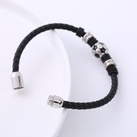 Estilo Vintage Fútbol Acero Inoxidable Cinturón Tejido Metal Hombres Pulsera main image 4