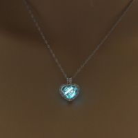 Fashion Heart Shape Alloy Luminous Unisex Pendant Necklace 1 Piece sku image 1