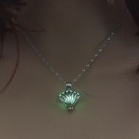Fashion Hot Sale Moon Represents My Heart Luminous Necklace Heart Pendant Wholesale Nihaojewelry sku image 9