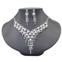 Moda Geométrico Aleación Enchapado Embutido Perla Artificial Diamante De Imitación Aretes Collar sku image 1
