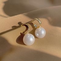 Style Simple Géométrique Alliage Placage Perles Artificielles Femmes Boucles D'oreilles 1 Paire main image 3