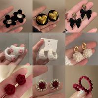 Retro Heart Shape Flower Bow Knot Flocking Inlay Artificial Pearls Rhinestones Women's Earrings 1 Pair main image 1