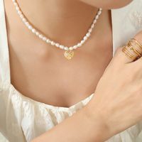 Retro Heart Shape Brass Inlay Artificial Pearls Zircon Pendant Necklace 1 Piece sku image 1