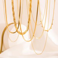 Einfacher Stil Geometrisch Rostfreier Stahl Vergoldet Zirkon Vergoldet Halskette main image 1