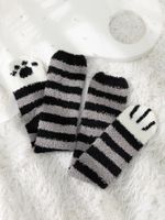 Women's Cute Stripe Paw Print Coral Fleece Ankle Socks main image 3