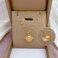 Simple Style Shell Copper Gold Plated Artificial Pearls Zircon Pendant Necklace 1 Piece main image 1