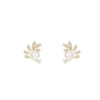 Elegant Leaf Metal Plating Artificial Pearls Women's Ear Studs 1 Pair main image 4