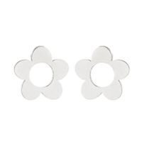 1 Pair Simple Style Heart Shape Flower Titanium Steel Ear Studs sku image 4