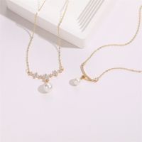 Classic Style Moon Flower Butterfly Copper Gold Plated Artificial Pearls Zircon Pendant Necklace 1 Piece main image 6