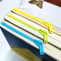 Creative Cartoon Plastic Book Holder Solid Zipper Bookmark sku image 2