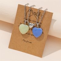 Fashion Heart Shape Alloy Luminous Women's Pendant Necklace main image 3
