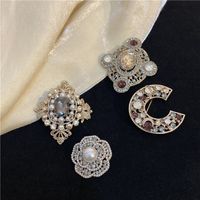 Style Vintage Forme C Ovale Fleur Perle D'imitation Alliage Strass Unisexe Broches main image 1