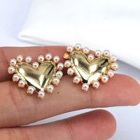 Fashion Heart Shape Copper Gold Plated Inlay Pearl Ear Studs 1 Pair main image 1