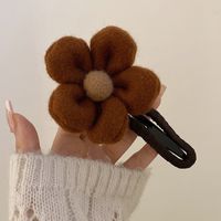 Fashion Flower Plush Hair Clip 1 Piece sku image 2