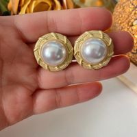 Retro Round Alloy Plating Artificial Pearls Women's Ear Studs 1 Pair sku image 3