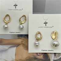 Fashion Irregular Geometric Imitation Pearl Alloy Asymmetrical Plating Women's Drop Earrings 1 Pair main image 1