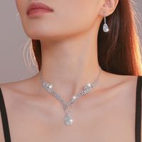 Elegante Señora Geométrico Aleación Ahuecar Embutido Diamantes De Imitación Mujeres Aretes Collar sku image 2