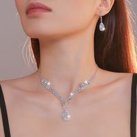 Élégant Dame Géométrique Alliage Évider Incruster Strass Femmes Des Boucles D'oreilles Collier sku image 2