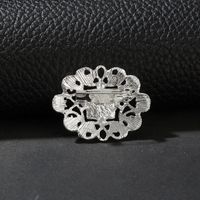 Fashion Snowflake Alloy Hollow Out Inlay Rhinestones Women's Brooches 1 Piece main image 3
