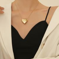 Mode Forme De Cœur Acier Au Titane Placage Collier 1 Pièce main image 3