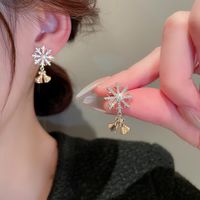 Rétro Flocon De Neige Le Cuivre Incruster Zircon Des Boucles D'oreilles 1 Paire main image 2