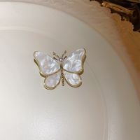 Elegant Heart Shape Flower Butterfly Imitation Pearl Rhinestone Metal Women's Brooches sku image 3