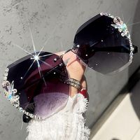 Fashion Gradient Color Resin Polygon Diamond Frameless Women's Sunglasses main image 2
