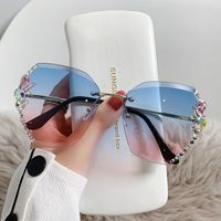 Fashion Gradient Color Resin Polygon Diamond Frameless Women's Sunglasses sku image 7