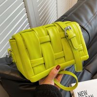 Mujeres Pequeña Otoño Cuero Sintético Color Sólido Moda Cuadrado Hebilla Magnética Bolsa De Hombro sku image 2