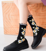 Women's Fashion Flower Cotton Lettuce Trim Crew Socks A Pair main image 3
