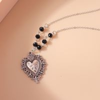 Fashion Ornament Retro Geometric Heart Shaped Pendant Necklace main image 6