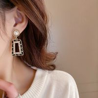 Vintage Style Geometric Alloy Inlay Artificial Pearls Women's Drop Earrings 1 Pair main image 3
